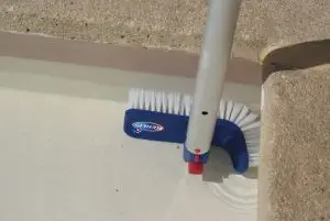 Effective corner brush